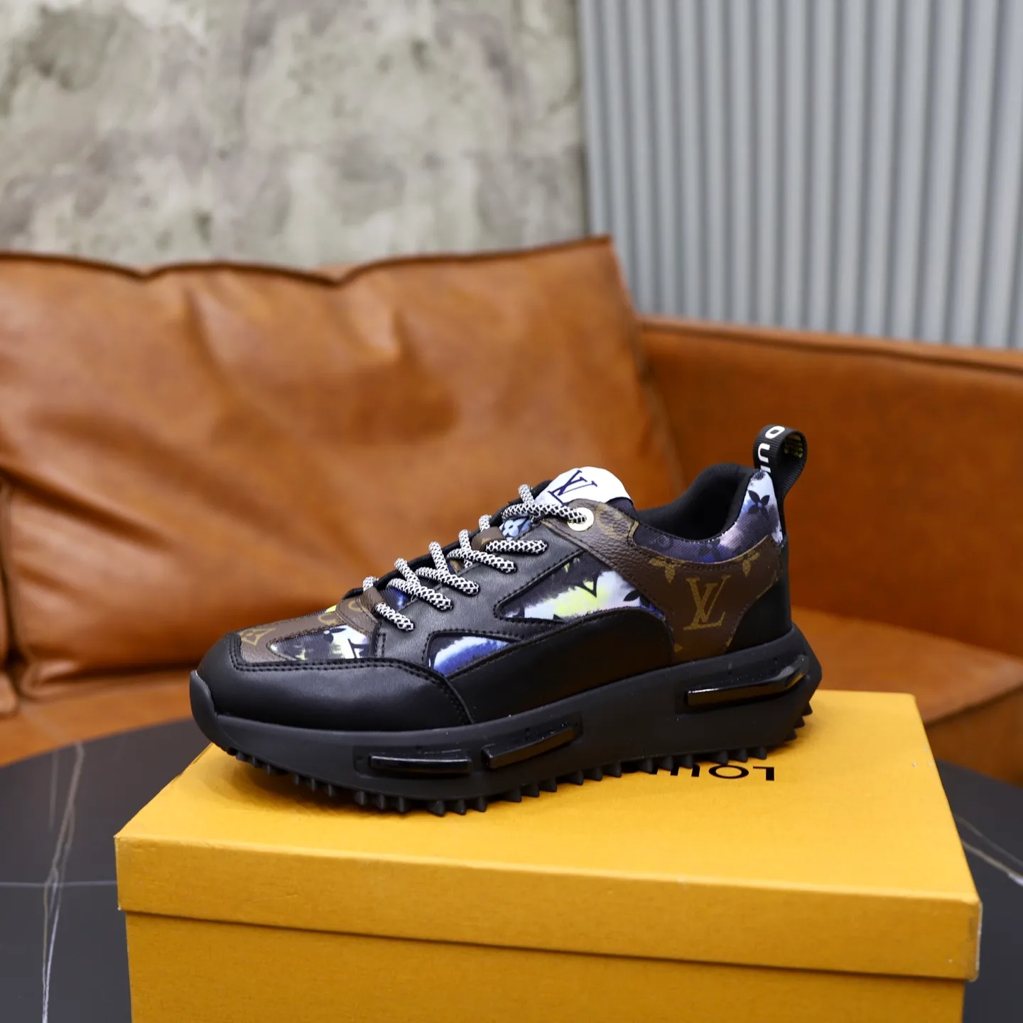 Ex-factory price: 462💰🙅‍♂️🙅‍♂️🙅‍♂️ Brand: LV Louis Vuitton Standard code: 38-44 (45 customized) Grade: Same as the official website Material: Original material splicing Comfortable and breathable lining Lightweight and wear-resistant sports outsole Style category: Men's fashionable casual shoes Running sneakers Distinguished luxury brand elements Top luxury Color: actual picture color